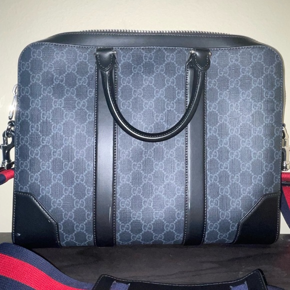 The GG motif enriched with the Web strap and black leather trims. - Picture 2 of 12